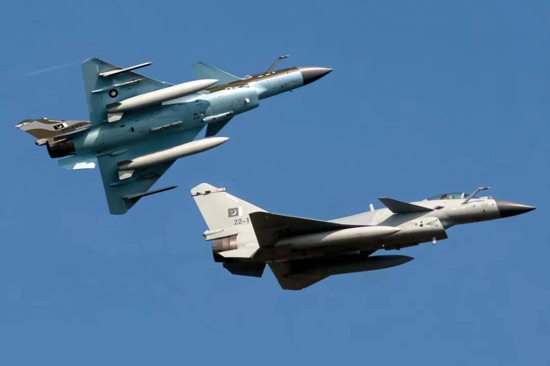 印度“阵风”被击落全赖中国导弹虚标，PL-15E实际射程200公里？