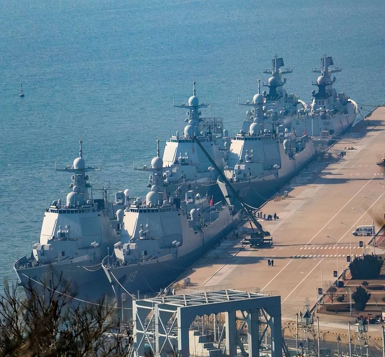 湖北舰入列，东海、南海舰队各两艘075，北海舰队为何一艘没有？