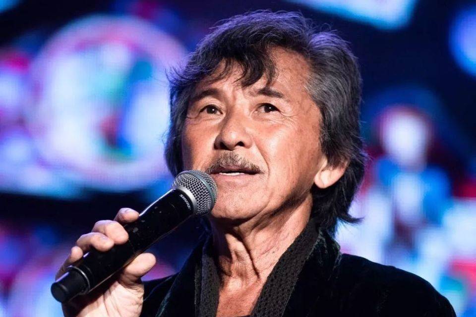 老牌明星晚年生活现状：成龙被传抱孙子，李国麟靠一个角色吃老本