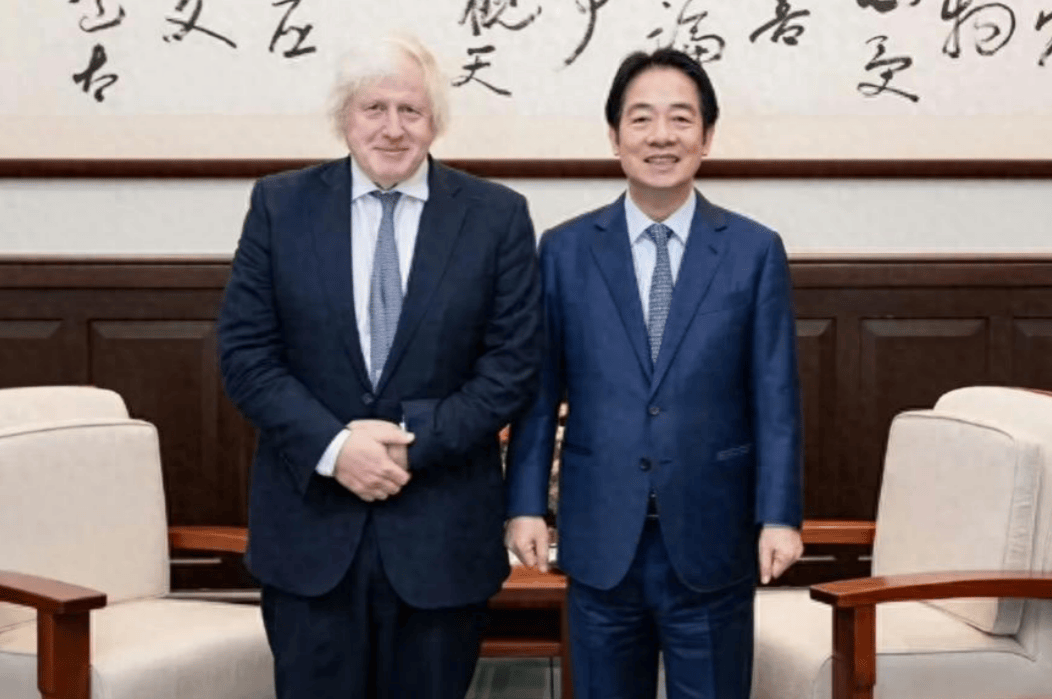 董军防长发出统一强音后，台岛来了稀客，喊话“与台湾站在一起”