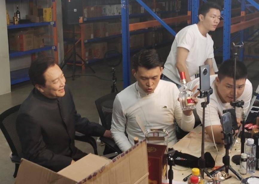 善恶终有报！73岁的唐国强疯狂捞金？天价医疗账单压垮老戏骨！