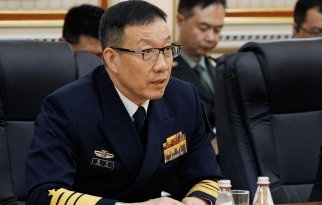 董军防长发出统一强音后，台岛来了稀客，喊话“与台湾站在一起”
