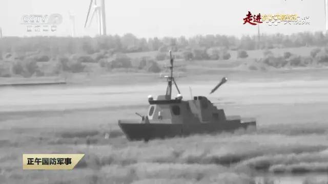 这是谁家驱逐舰？央视曝光歼轰-7A“飞豹”演练投弹反舰