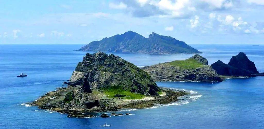 钓鱼岛罕见爆发对峙！中日舰船交手了，日本投降80周年，石破茂罕见打破惯例，中方必须做好万全准备