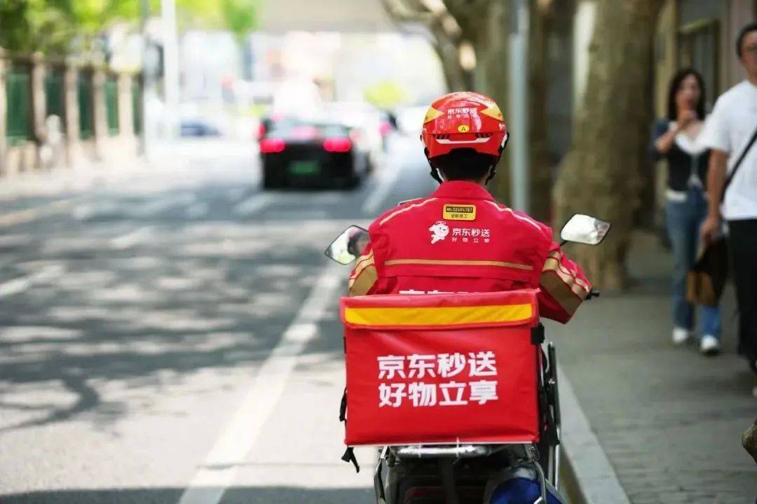 许冉替刘强东回应了一切，但京东要打自己的仗
