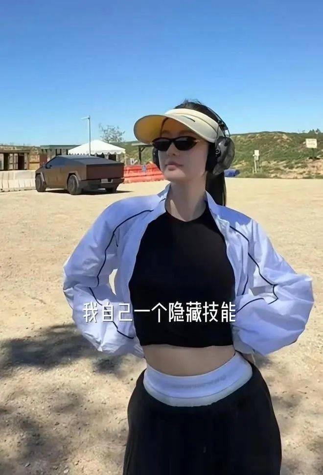 31岁乔欣和老公美国度假，当富太太后越来越美，状态完全不一样了！