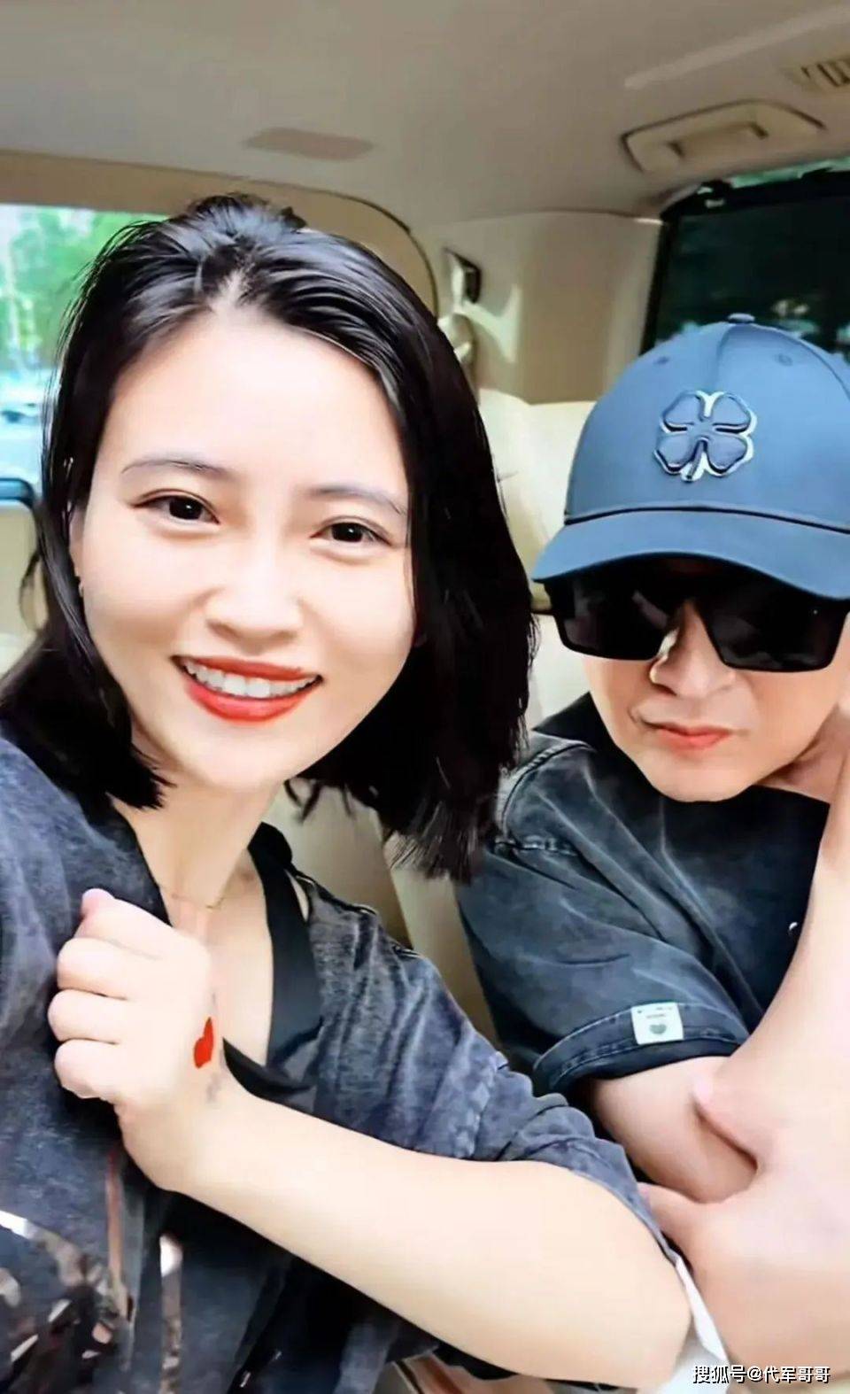 离婚8年，63岁马景涛被小26岁女友曝光恋情，她到底什么来头？