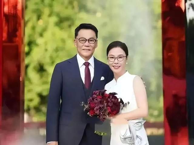 二婚三天就接广告！再娶娇妻的李国庆，这么快就缺钱了？