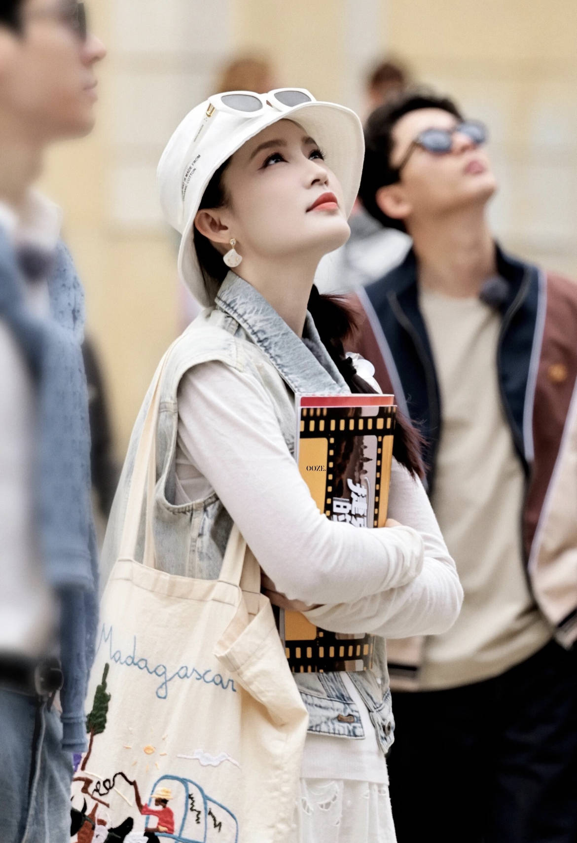 《花少7》李沁美得好轻松，穿搭基础配饰就不基础被她玩明白了！