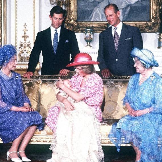 伟德国际戴安娜最爱的心形项链威廉出生查尔斯送她的梅根12岁就有同款