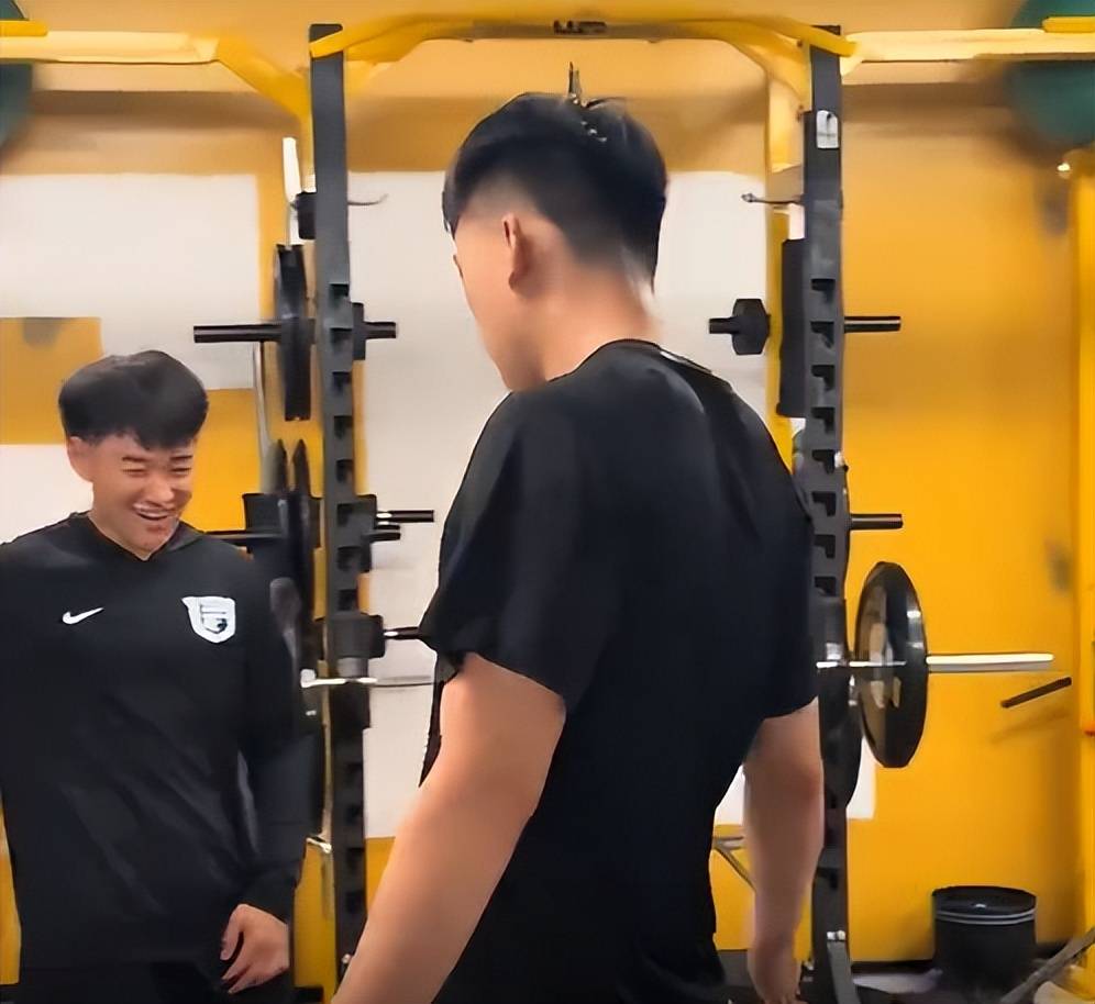 原创             王俊杰回美国联手赵维伦！中国男篮双星合练曝光：11月全运会冲冠？