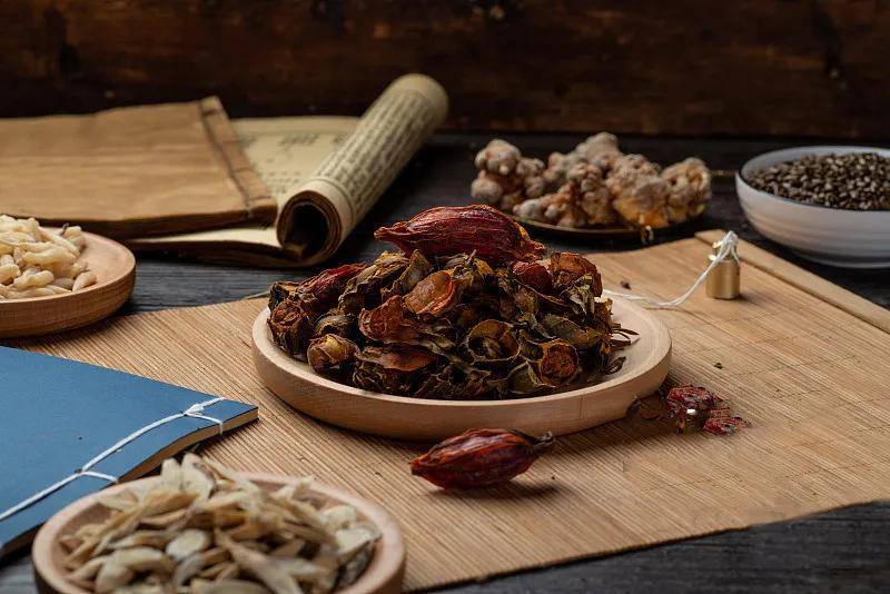 中药里的清火高手:上泻心肺之火,中泻肝胆脾胃之火,下泻肾火!_栀子_张仲景_什么