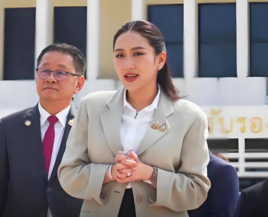 泰国总理佩通坦被解职，但她还有两大翻盘机会