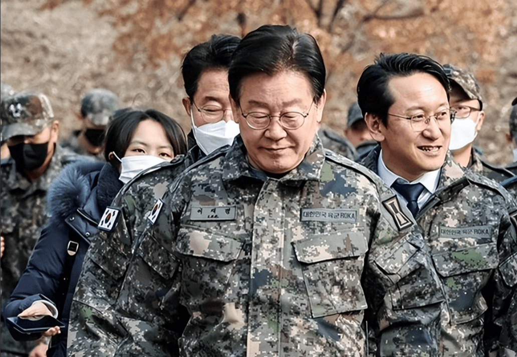 韩军指挥层一夜间大换血，李在明手段狠辣，7名上将同时被拿下！