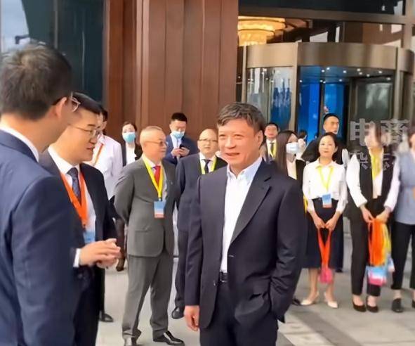 曾拯救王健林的孙宏斌，化债834亿后现身？