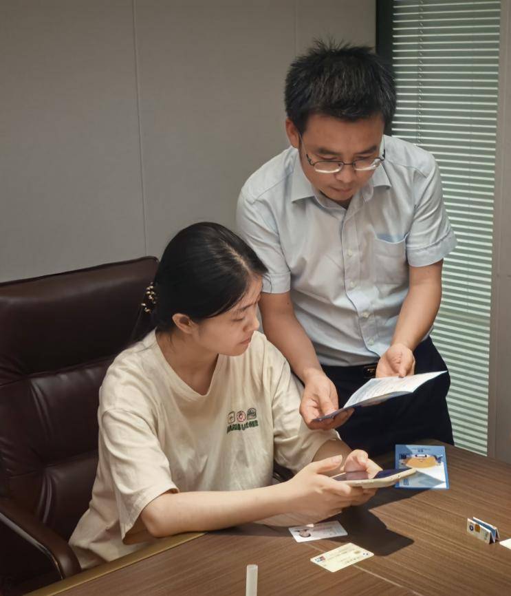 金融服务送上门 反诈防护零距离——建行长沙河西支行多场景守护群众“钱袋子”