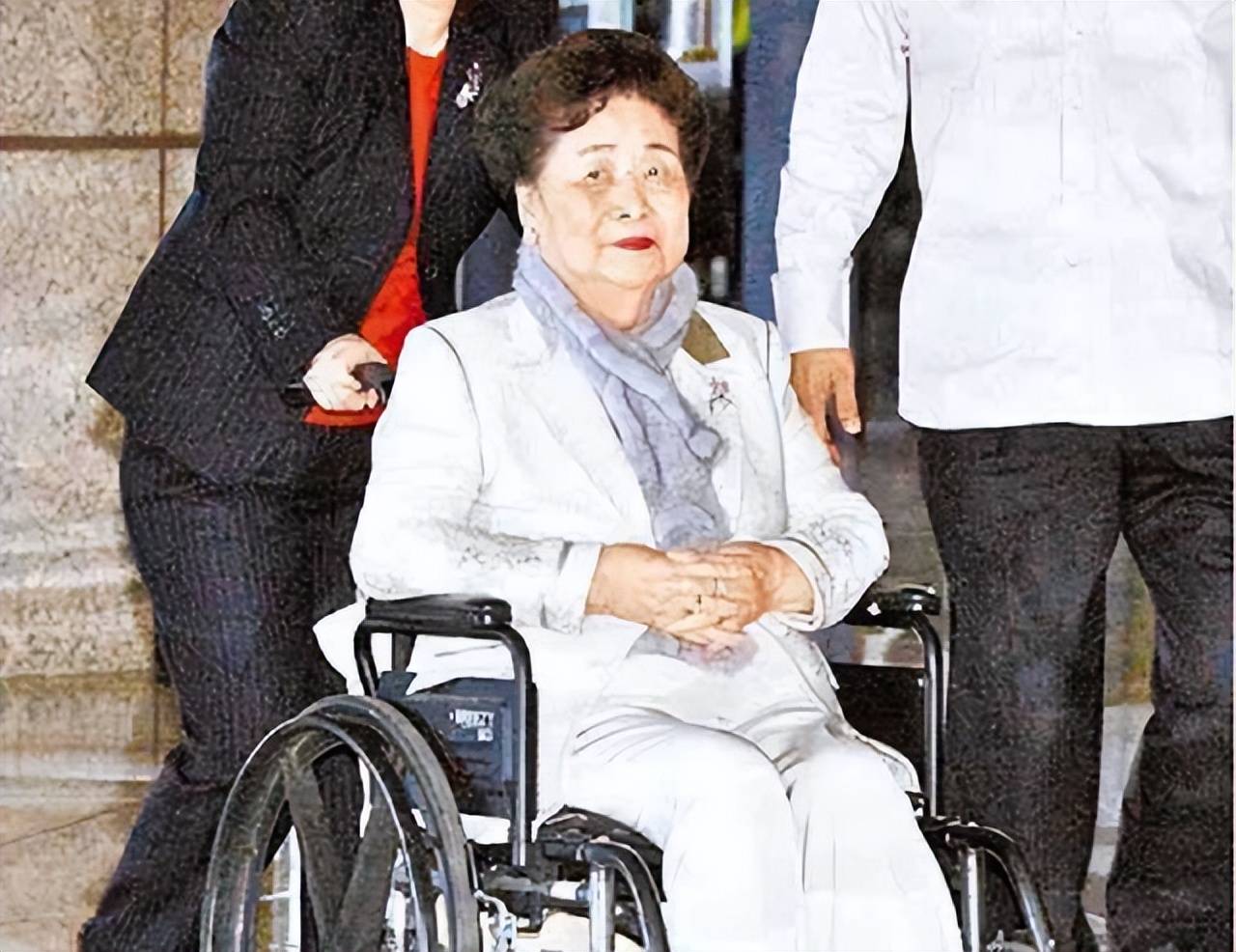 为报恩嫁老板婚后才知道已有妻子养大五子后放弃百亿家产离开