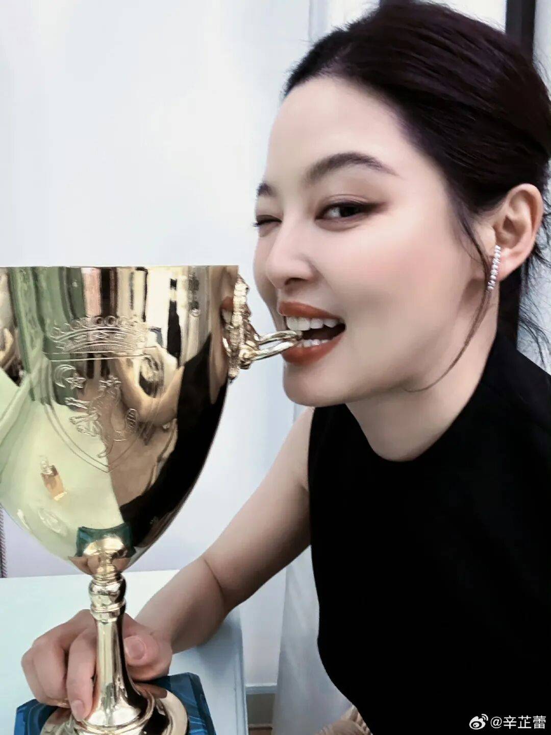 这泼天的富贵，非要分给“未曾参与”的周迅一杯羹？
