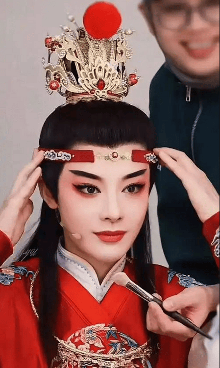 陈丽君顶替那尔那茜《镖人》演女一号！吴京冲35亿票房