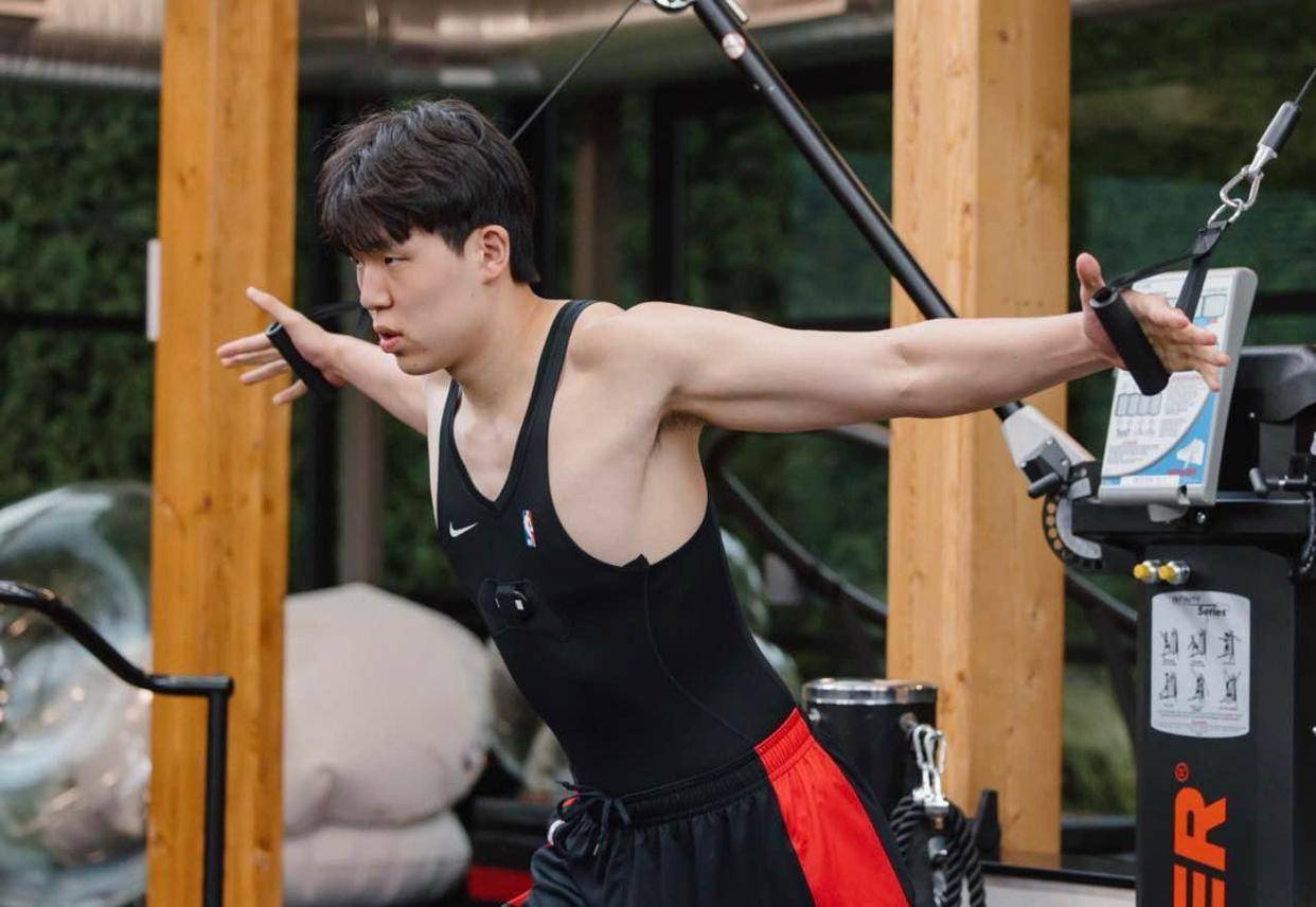 NBA职业联赛中文官网__实时赛程比分+球队资讯杨瀚森在NBA蜕变惊人！肌肉大了一圈队友都称赞他训练刻苦