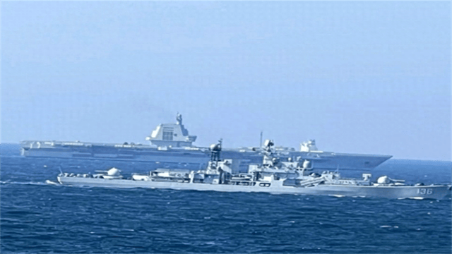 驱逐舰打头阵，福建舰穿越台海，美掐指一算：这还怎么赢？