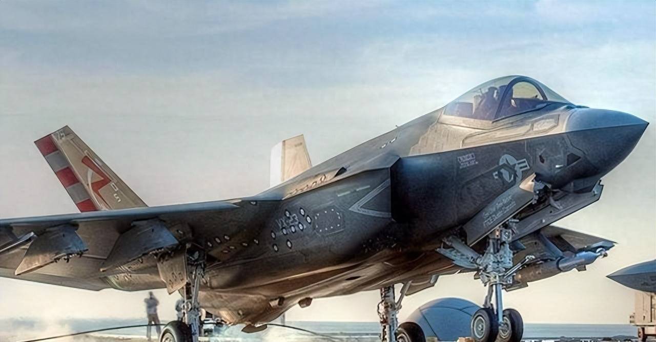 大批F-35B准备突袭，美军全面压境，马杜罗增兵284个前线，要打奉陪到底！