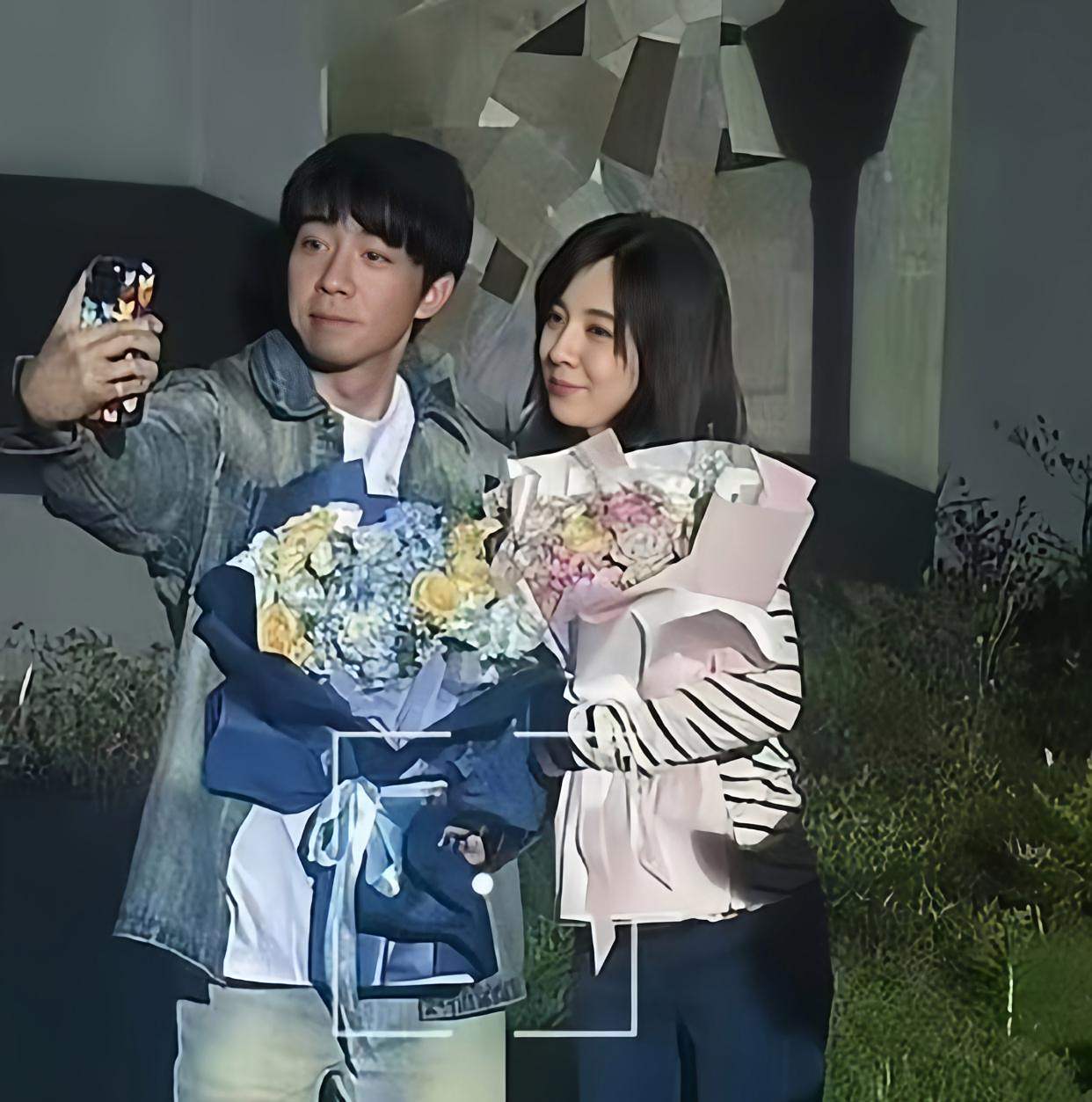 俞灏明王晓晨结婚了吗？晒婚戒后4个月被偶遇牵手逛街，谜题待解