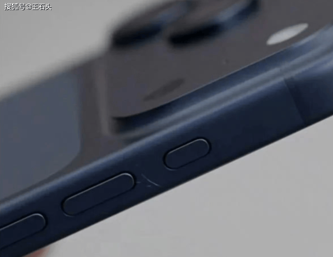 原创             iPhone 17“出师不利”，首销槽点太多，黄牛都不愿意收！