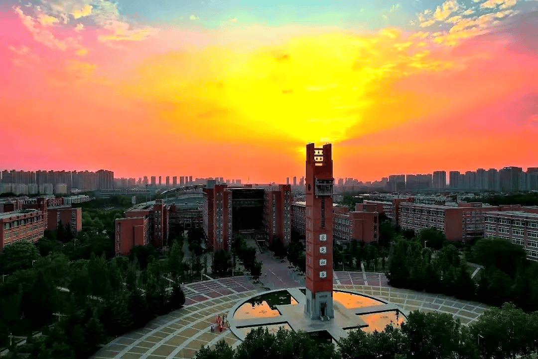 郑州大学2025录取分数线公布：一南一北，超线100多分能上