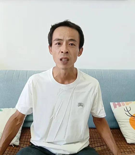 “鸡排哥”突然走红！全网都在馋这一口，排队超百米，本人回应