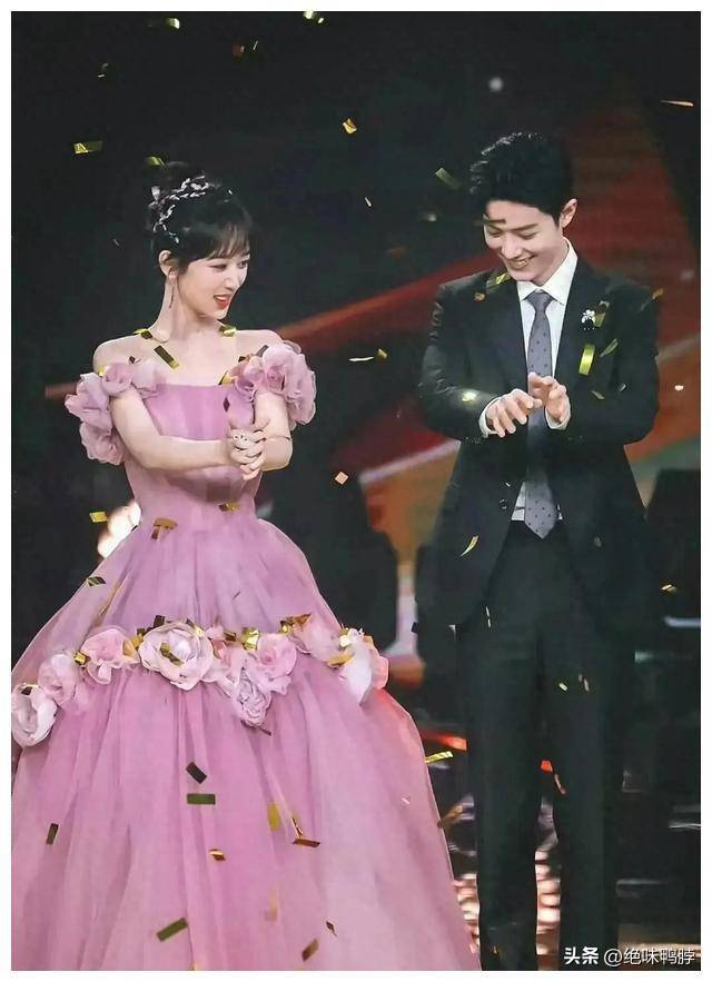 ���ϰѰ���ֱ�ӵݸ�Фս,ע��Фս������ʶ��Ӧ,��Ҳ̫��Ȼ�˰�