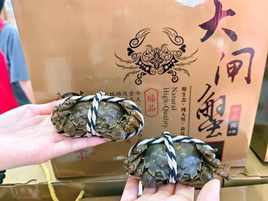 香港消费者扎堆北上吃蟹：内地便宜一半仅十多元一只 30分钟出锅带回家