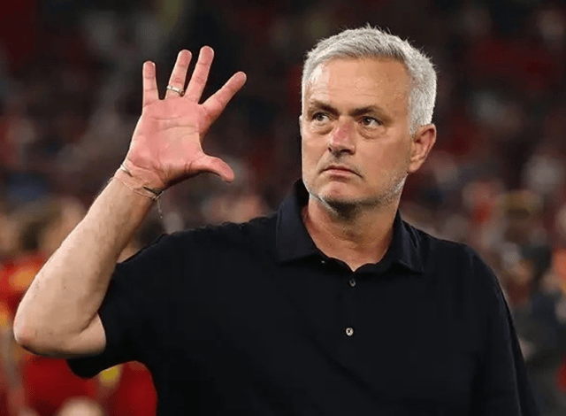 一场4-0！让穆帅争冠难了：波尔图7场全胜领跑英格兰足球超级联赛葡超下轮对本菲卡