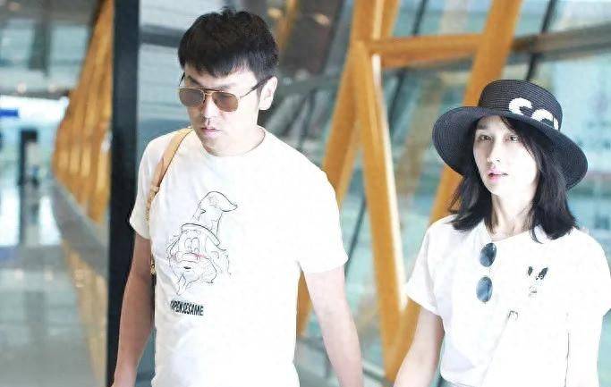 雷佳音老婆带女儿跳热舞，13岁北北露脸太早熟，身材比妈妈的还好