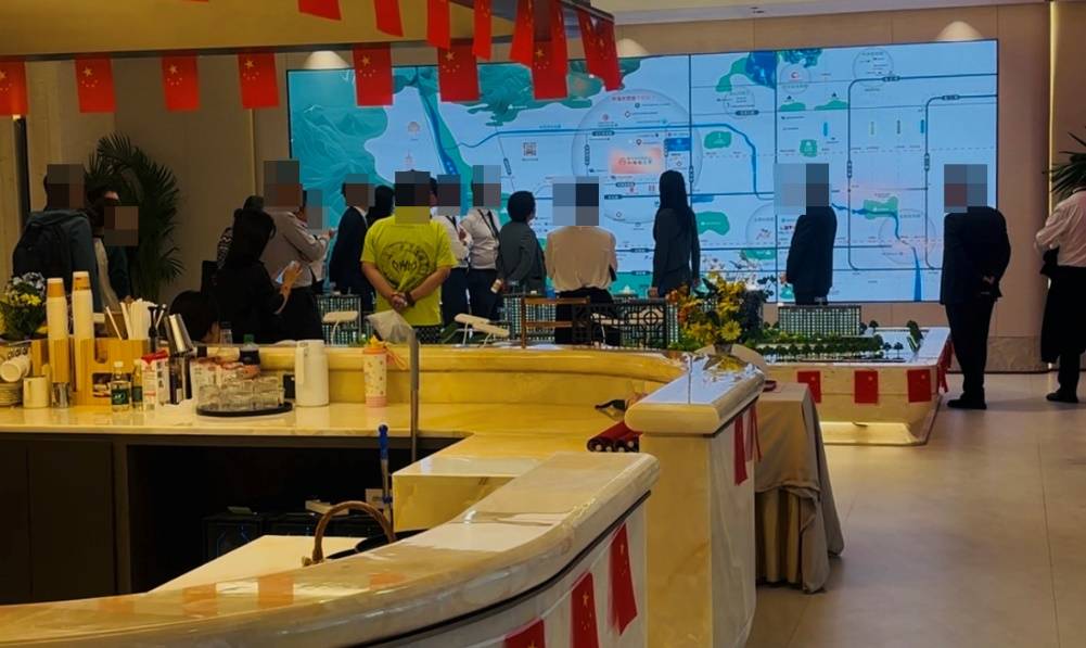实探北京十一假期楼市：开发商花式促销送家电、推工抵房、减免物业费；有楼盘单天接待80组、卖六套房