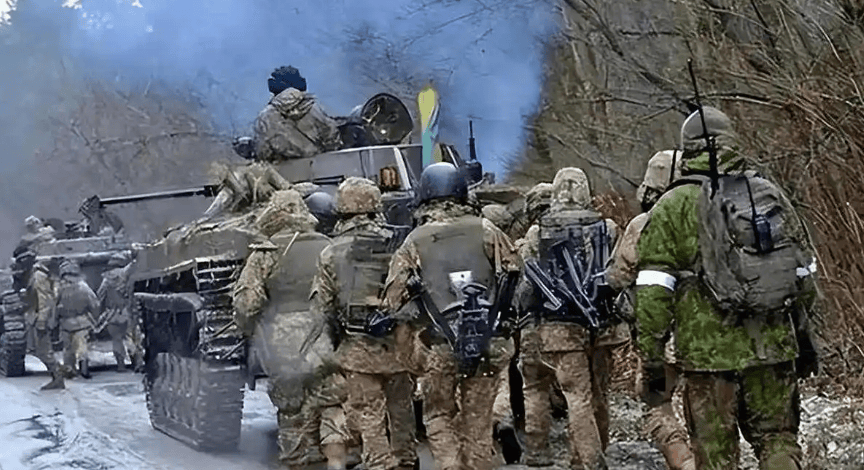 2万外籍兵涌入乌克兰，普京面临新压力，烈士陵园每周都要新增数十座无名墓碑