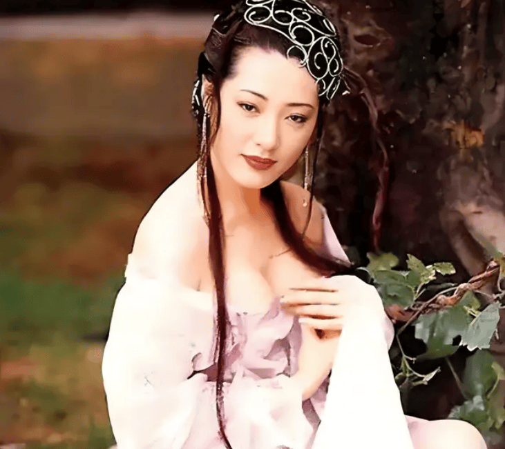一辈子演了两部三级片，至今仍是“亚洲第一美胸”，其中一部是《金瓶梅》