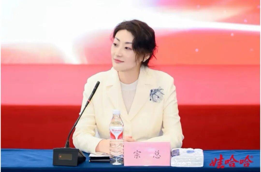 娃哈哈“内战”打到了最残酷的时候，宗馥莉这次腹背受敌