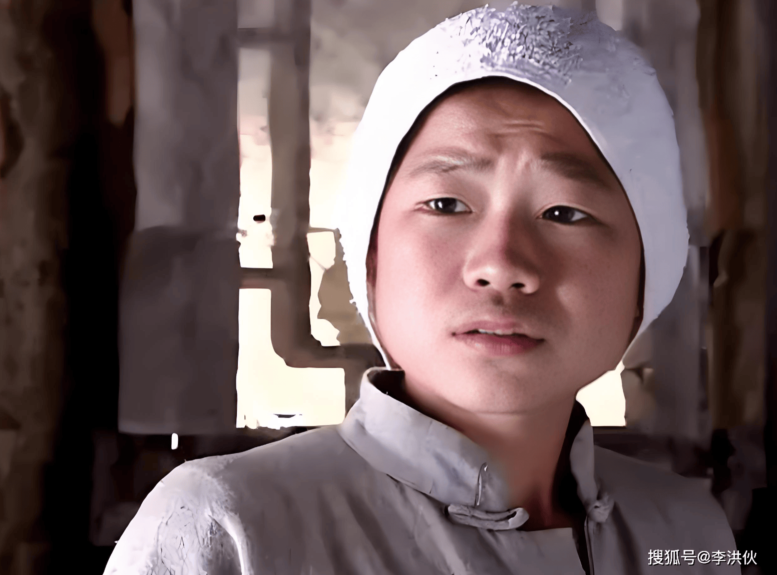 嘎子哥又出事了！警服风波后又被曝欠债千万被限高，这回真要凉了