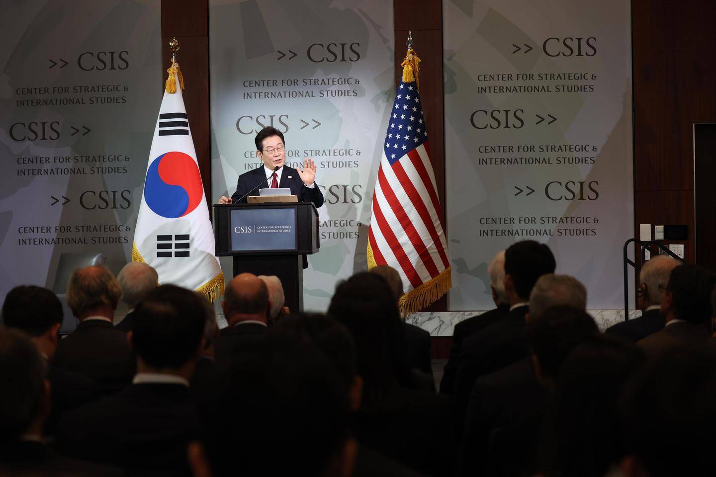 给了韩国机会不中用，自愿钻川普裤裆的李在明，不配看我们的阅兵