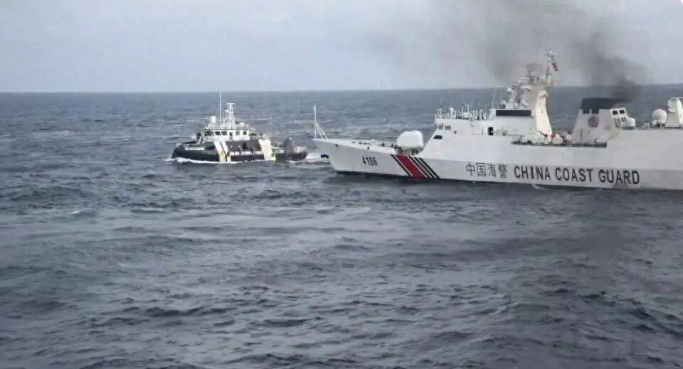 美国前脚威胁介入南海，后脚其军机就在菲门口，无侦10主动出击迎敌