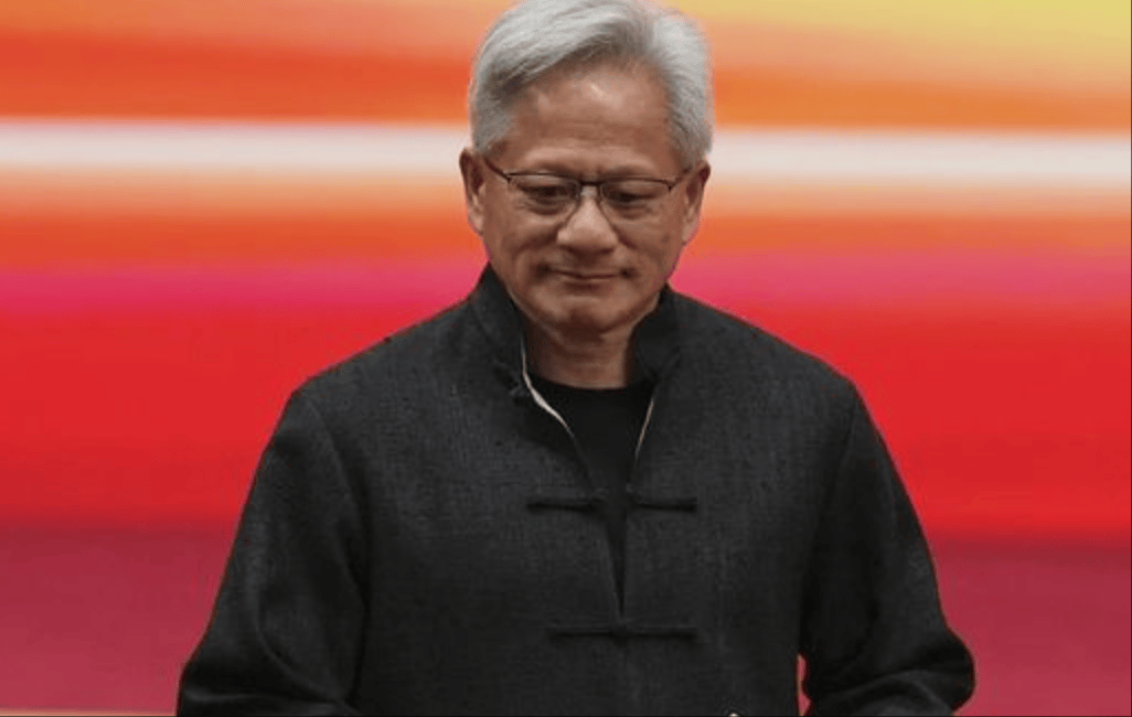 黄仁勋不“装”了？冷脸称对中国很失望，外媒：特朗普毁掉美优势