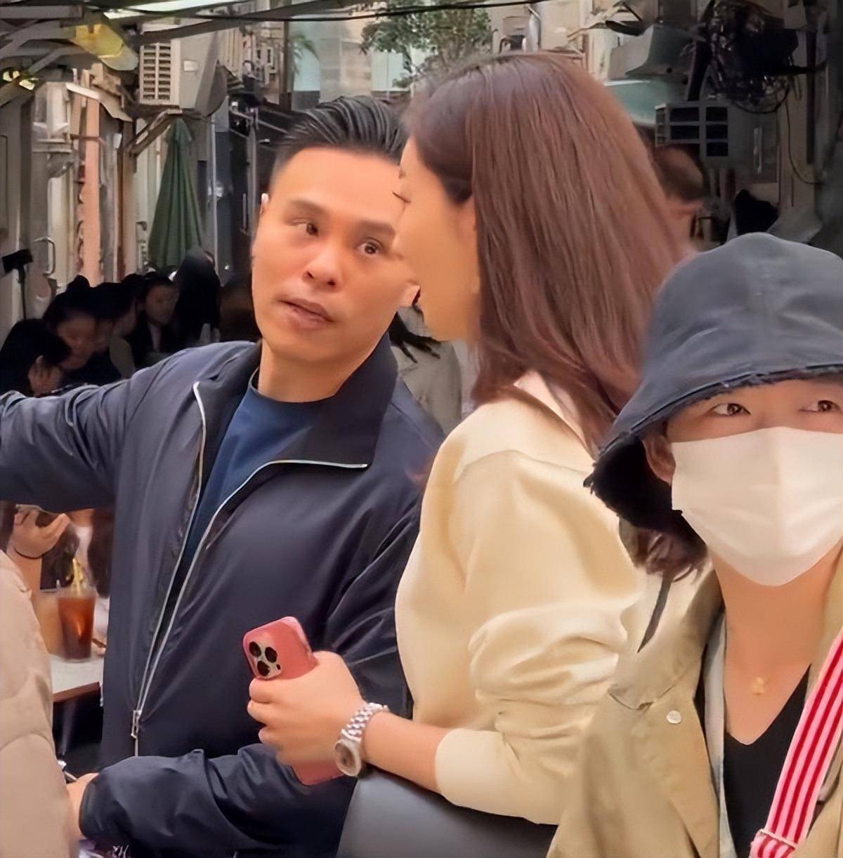 熊黛林和婆家人旅游，百亿婆婆同框出镜，大姑姐郭可盈很漂亮