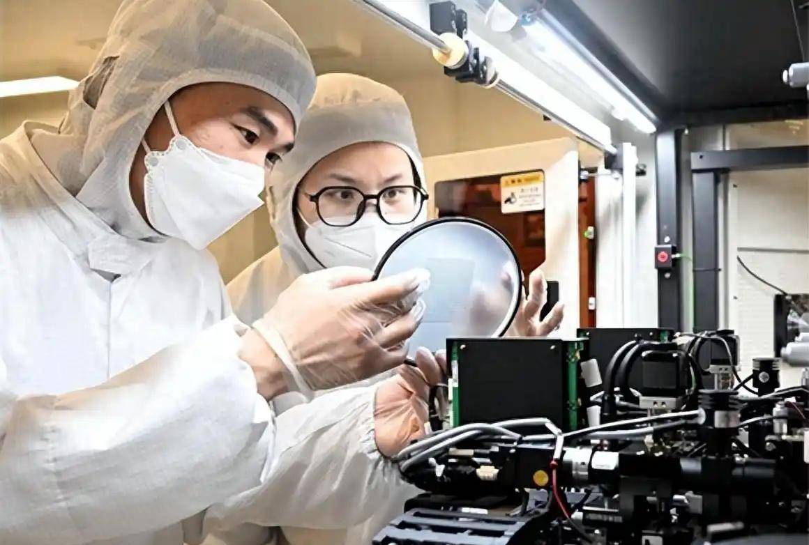 原创             芯片突围！北大破局模拟计算世纪难题，千倍算力重塑军事智能未来