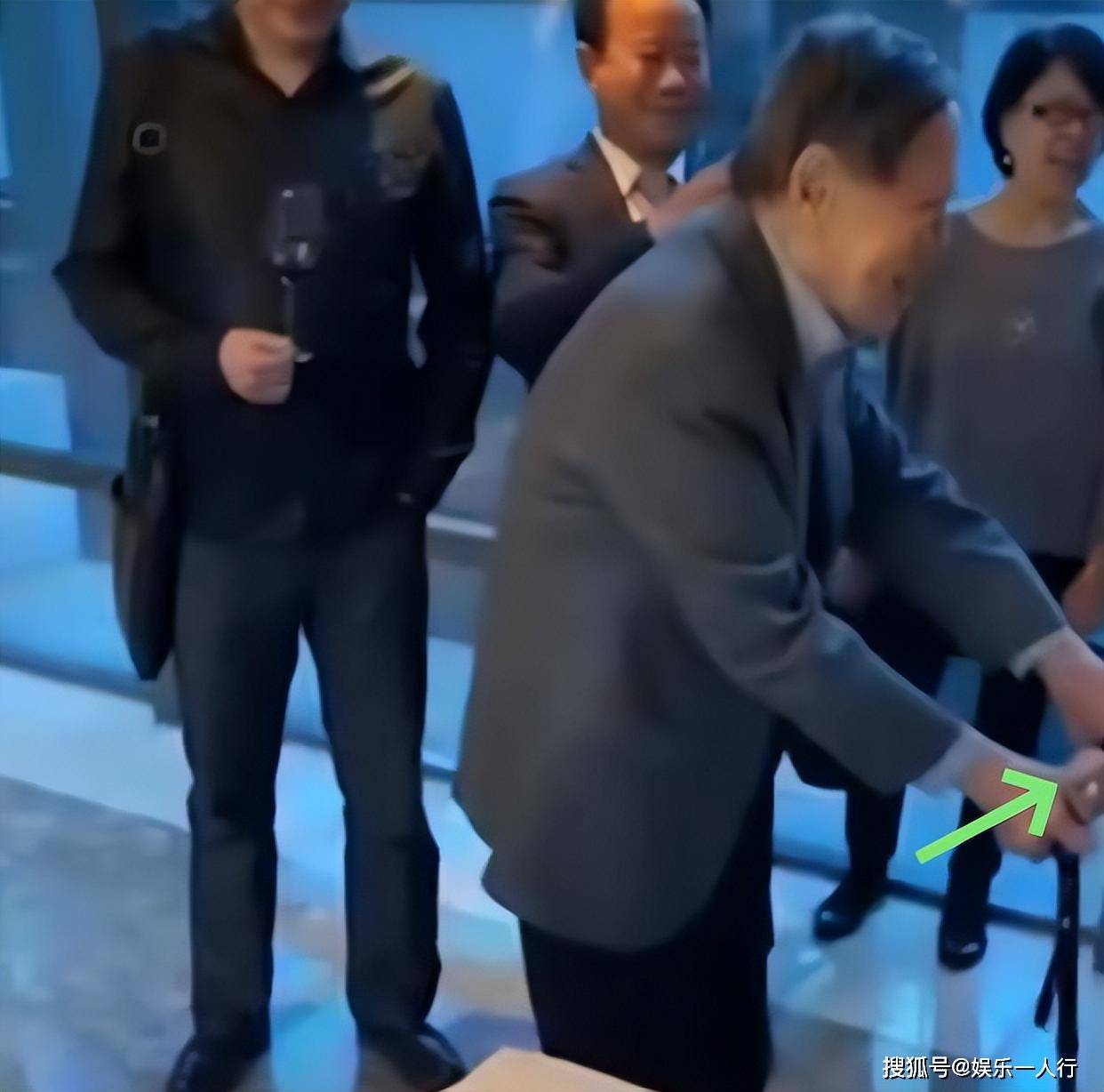 杨振宁去世早有预兆，听了他对妻子的称呼 才明白49岁翁帆果然精明