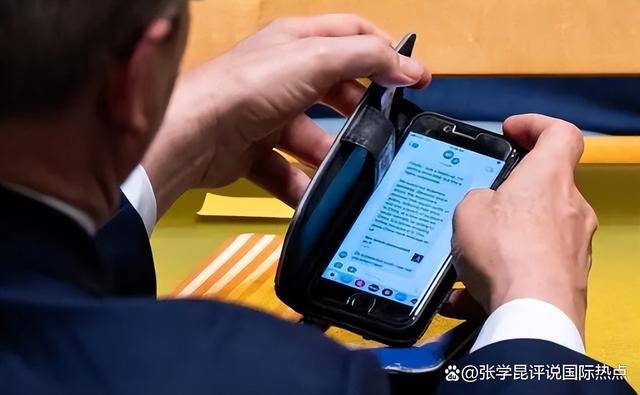 特朗普旁敲侧击，再次点名中国，抢美国饭碗可以，但有件事不能干