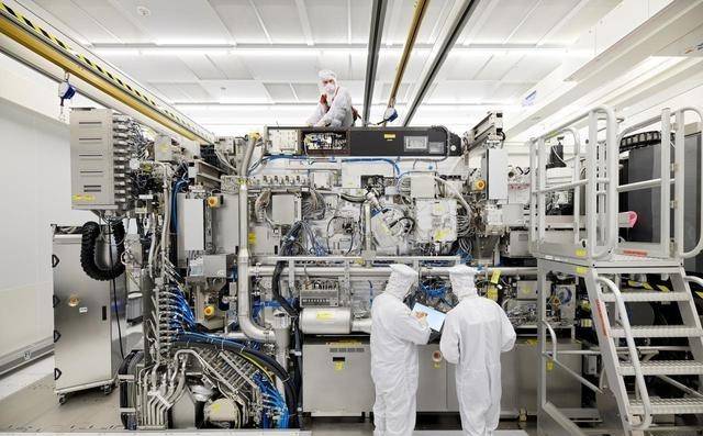 中国发出警告，要么5000亿回购，要么放弃专利，荷兰彻底的慌了！