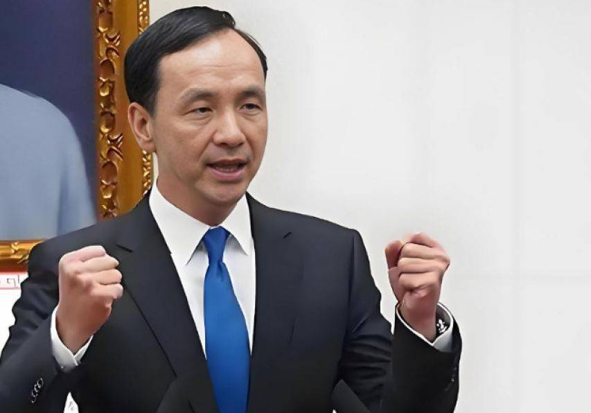 到底支持谁当党主席？最后关头，当着郑丽文的面，洪秀柱说出了自己的答案，信号不简单