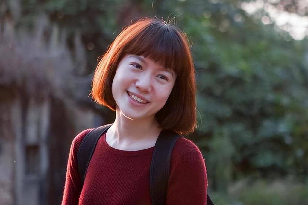 原创             没想到，杨振宁去世后，49岁妻子翁帆，竟因一个动作实现口碑暴涨