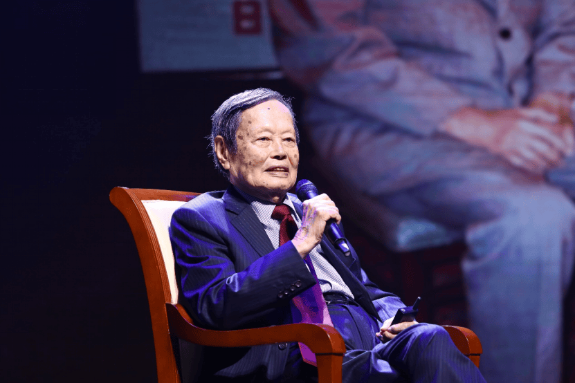 施一公撰文怀念杨振宁：懊悔不已，终究还是错过了与杨先生的最后一面